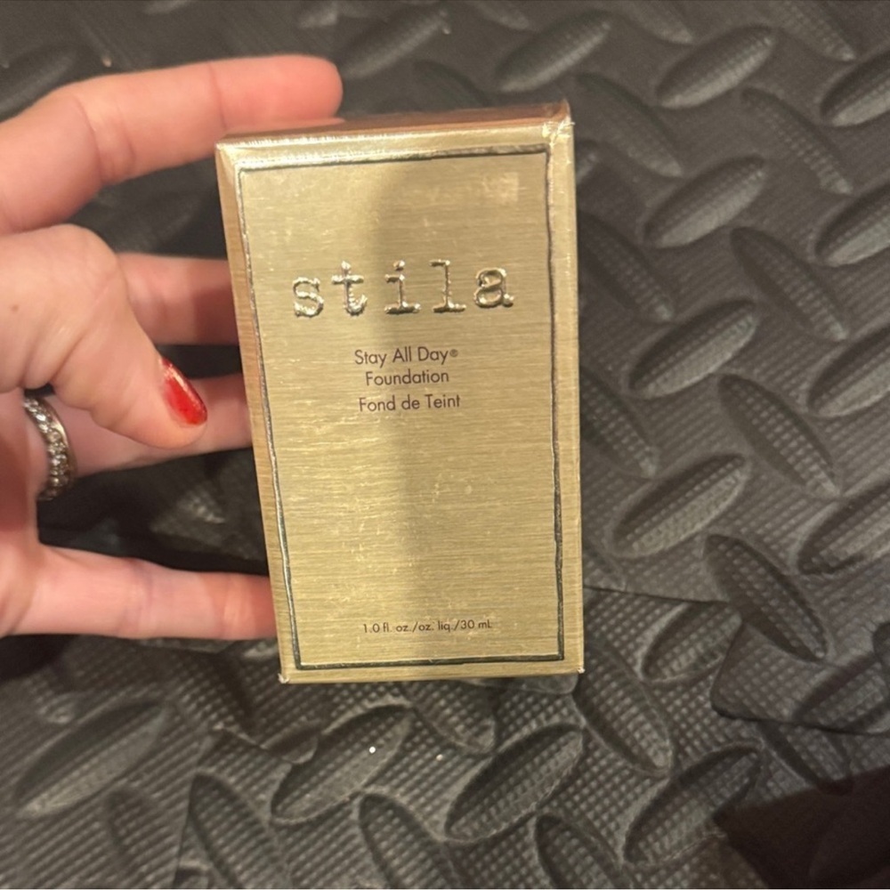 Stila • NWT $55 “Tan” Stay All Day Foundation 30 ml - Picture 2 of 3